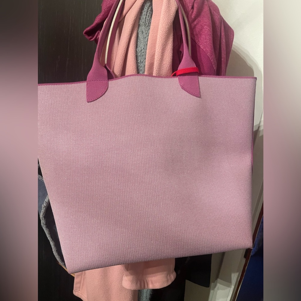 Rothy’s lightweight tote in bloom